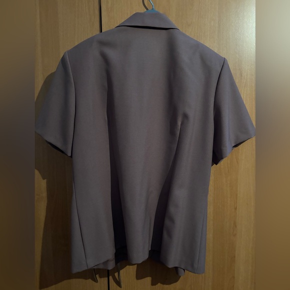 Vintage mauve women’s skirt suit. Blazer size US14 and midi skirt size US12. - Picture 2 of 3